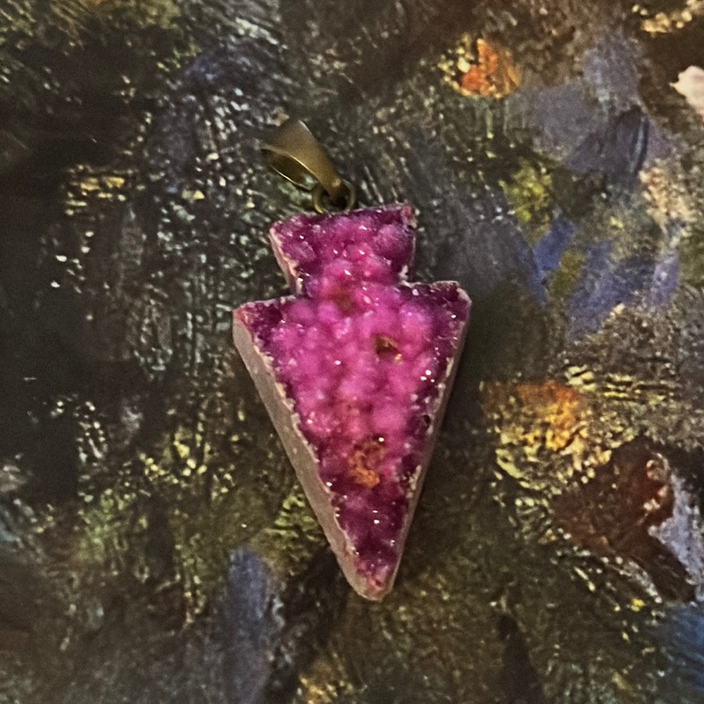 Beautiful pendant raspberry colored 1” druzy